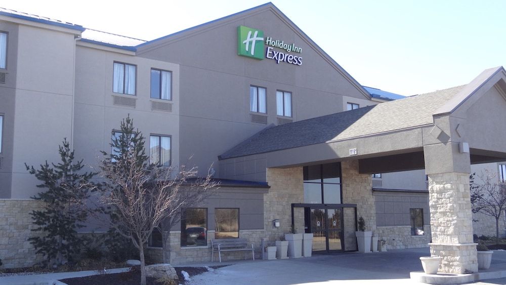 Holiday Inn Express KANSAS CITY - BONNER SPRINGS by IHG 1