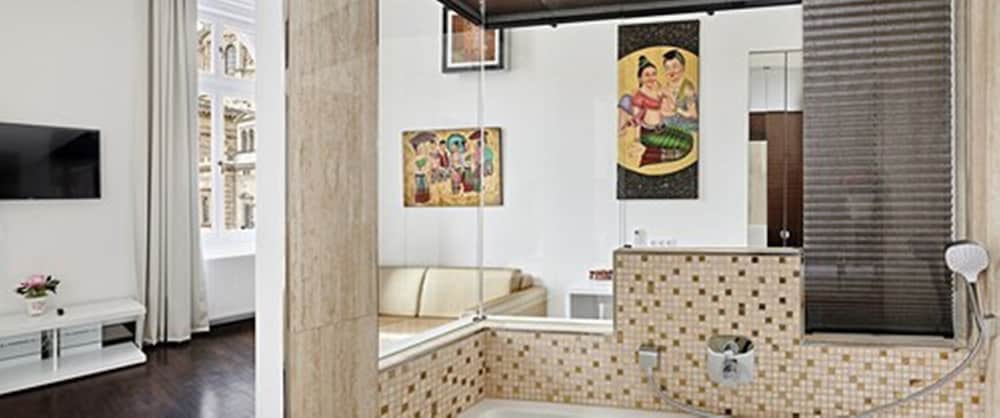 Andrassy Thai Hotel 2