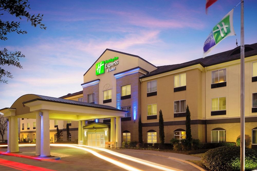Holiday Inn Express & Suites DFW AIRPORT - GRAPEVINE by IHG 1