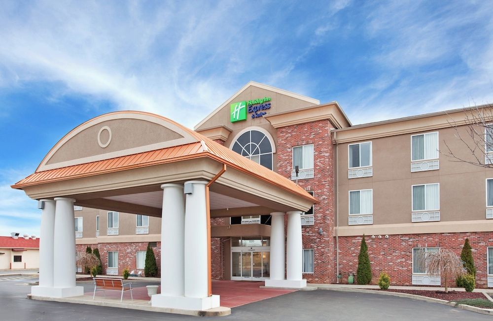 Holiday Inn Express & Suites FARMINGTON by IHG 1