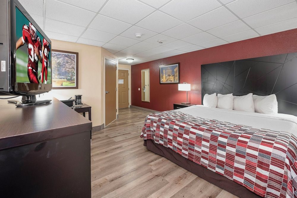 Red Roof Inn & Suites Macon 1