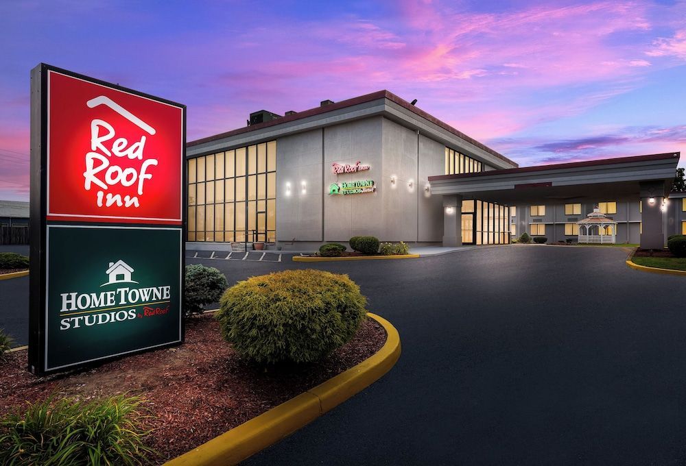 Red Roof Inn Painted Post 1