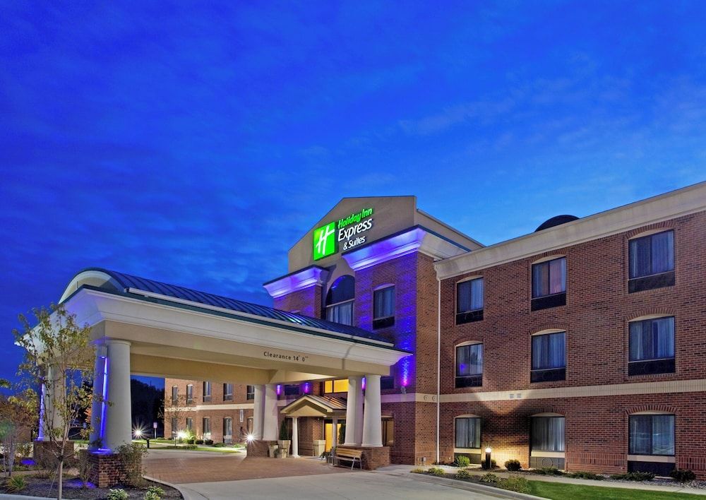 Holiday Inn Express & Suites CHESTERFIELD - SELFRIDGE AREA by IHG 1
