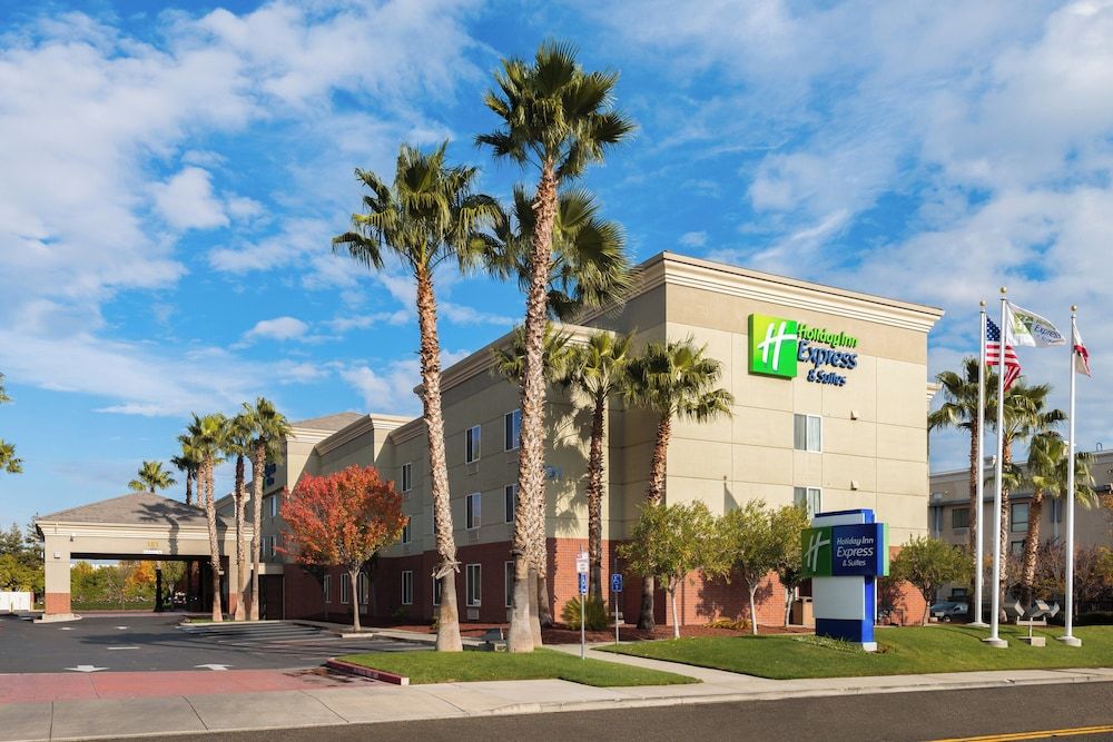 Holiday Inn Express & Suites VACAVILLE by IHG 1