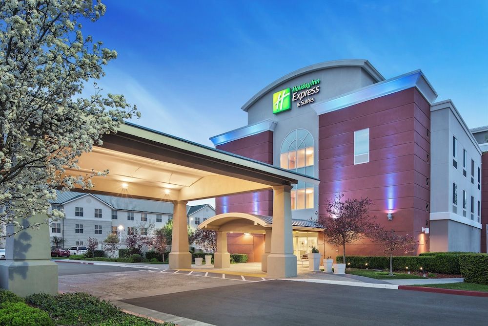 Holiday Inn Express & Suites SACRAMENTO AIRPORT NATOMAS by IHG 1