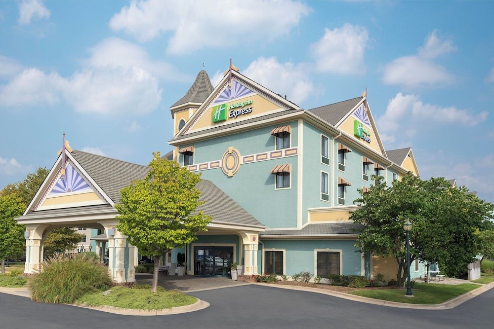 Holiday Inn Express HOLLAND by IHG 1