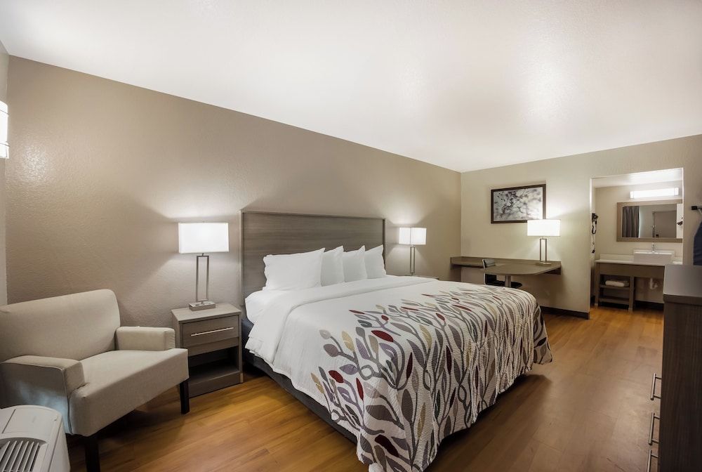 Red Roof Inn & Suites Thomasville 1