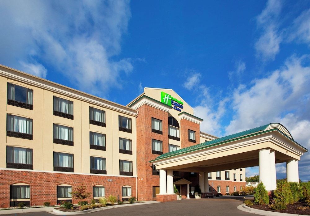 Holiday Inn Express & Suites DETROIT - UTICA by IHG 1