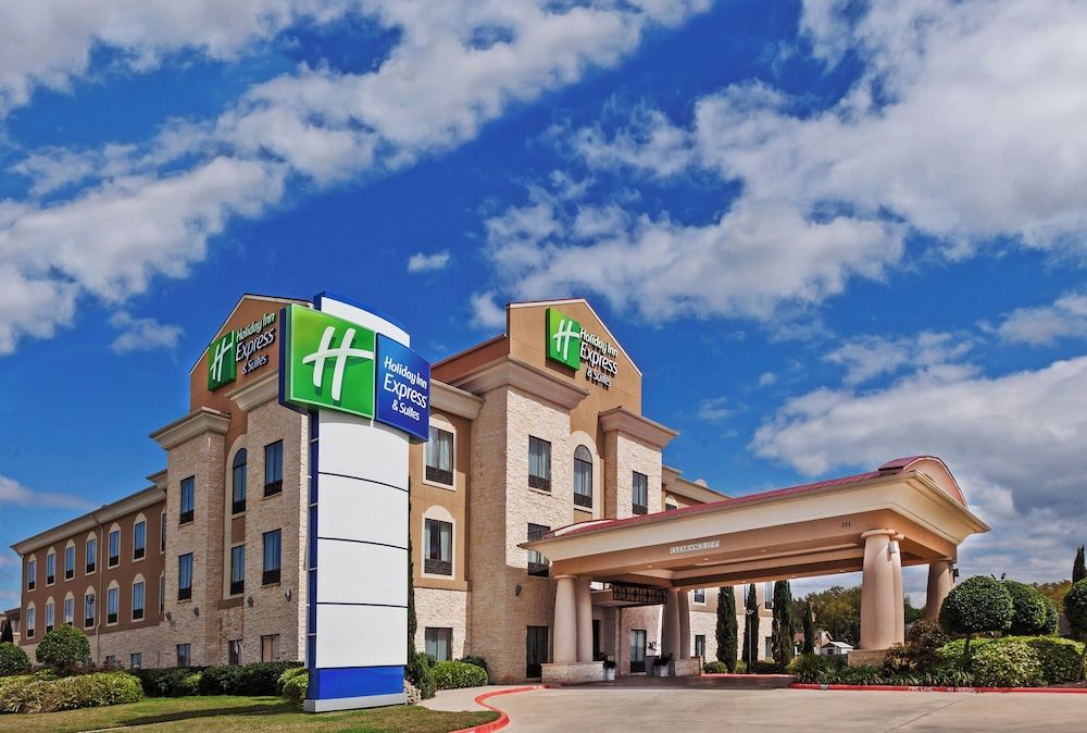 Holiday Inn Express & Suites VICTORIA by IHG 1