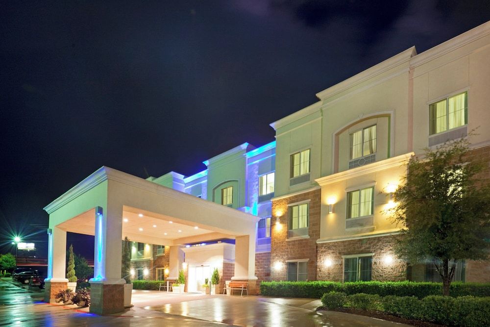 Holiday Inn Express & Suites DECATUR by IHG 1