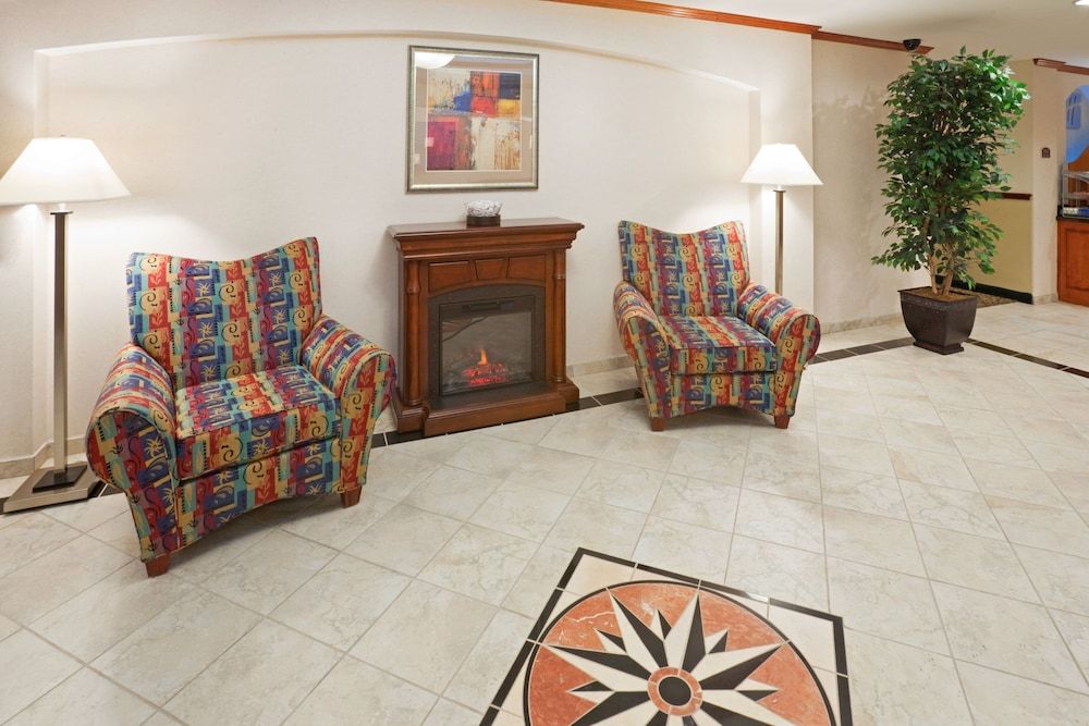 Holiday Inn Express & Suites DECATUR by IHG 2