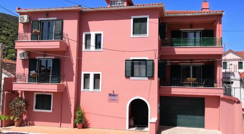 Gianno's Apartments 1