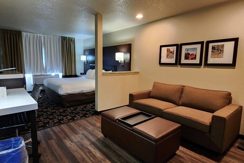 Comfort Inn & Suites Shakopee Downtown Area 1