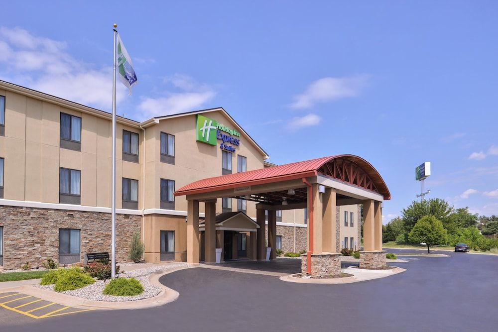 Holiday Inn Express & Suites TOPEKA WEST I-70 WANAMAKER by IHG 1