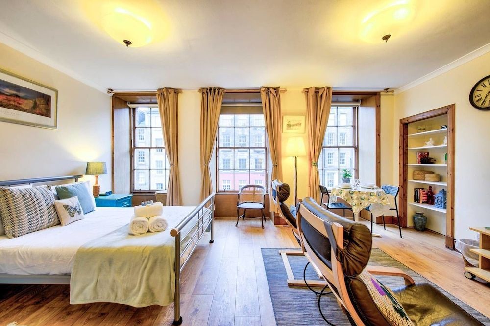 JOIVY Royal Mile Studio in Prime Location 1