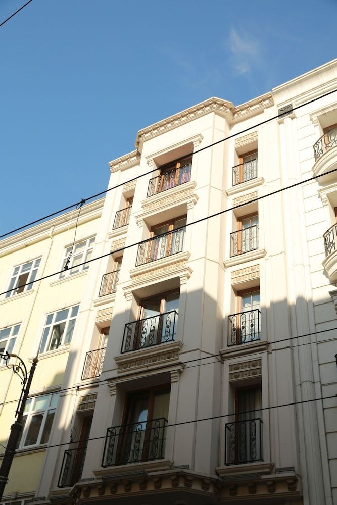 Weingart Black Pearl Hotel 1