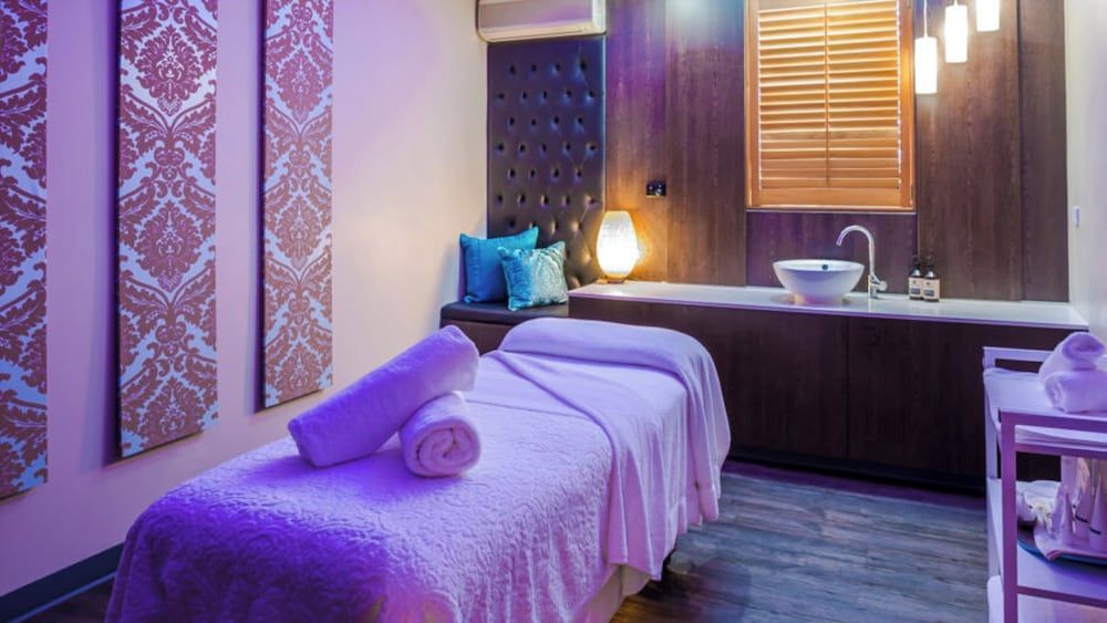 Crowne Plaza HAWKESBURY VALLEY by IHG 1