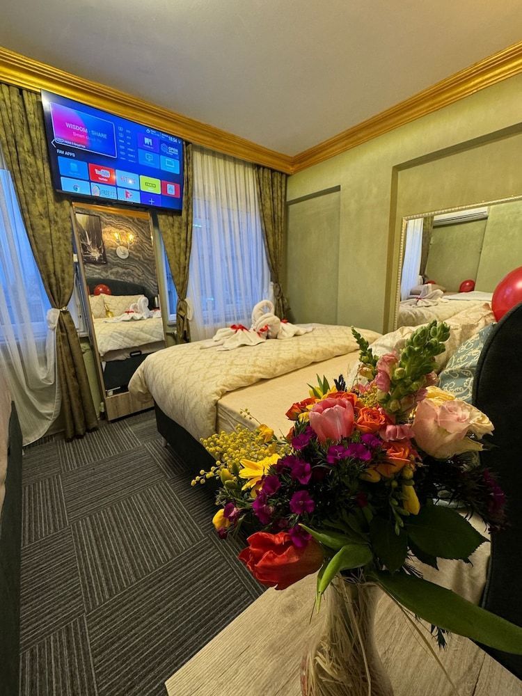 GUR ROYAL HOTEL 1