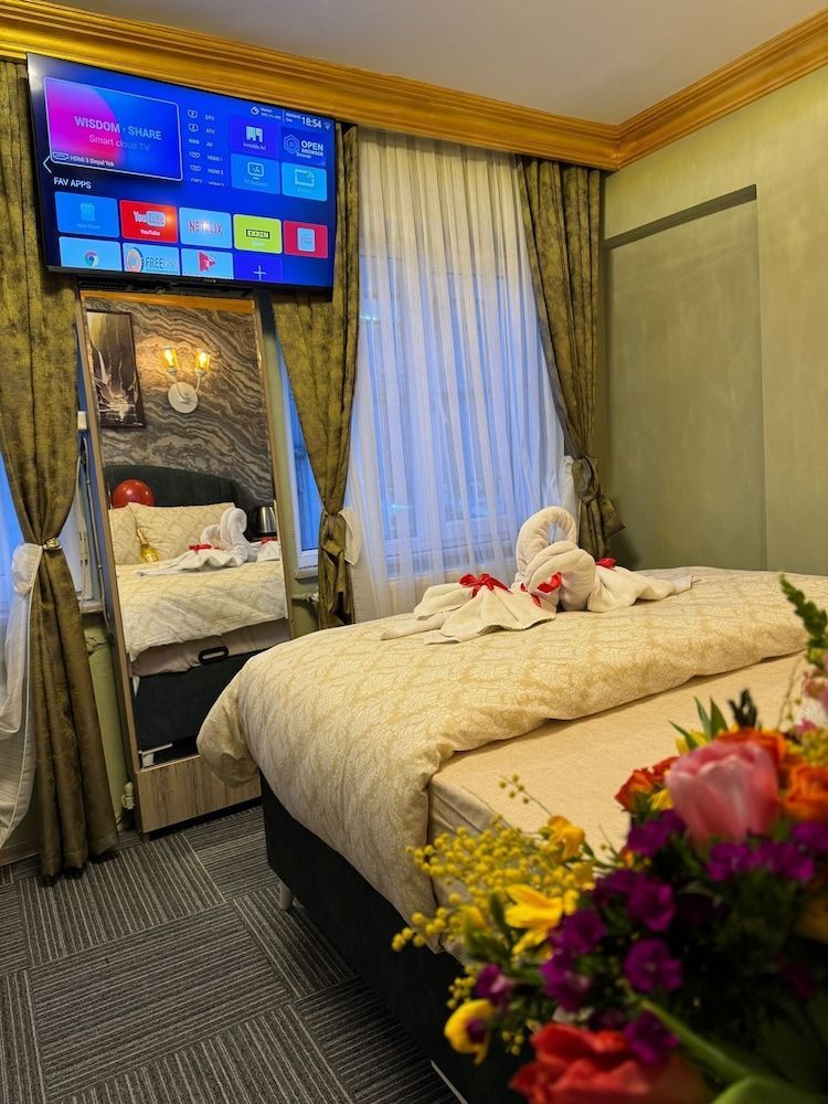 GUR ROYAL HOTEL 2