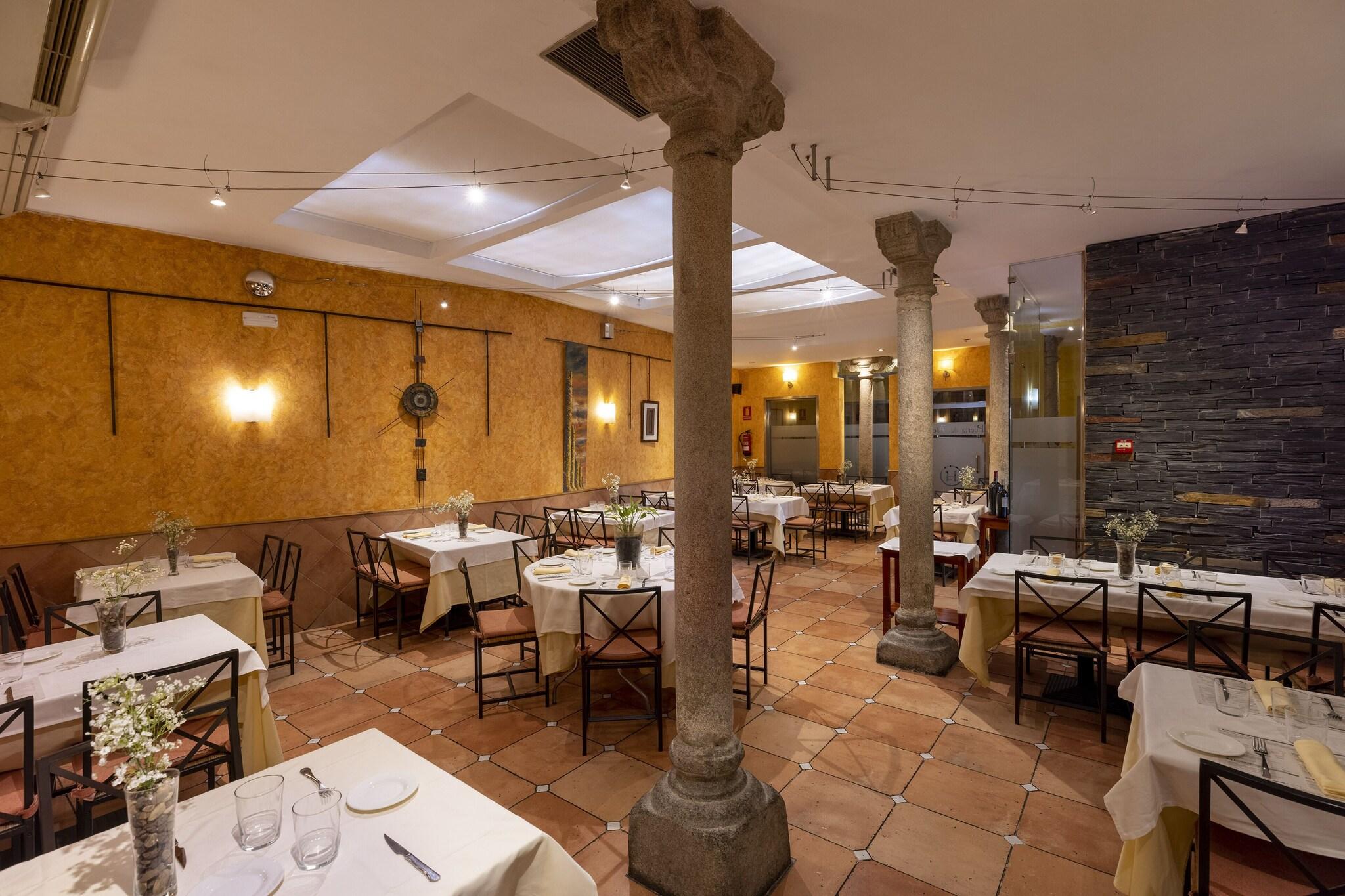 Hostal Restaurante Puerta del Alcázar 1
