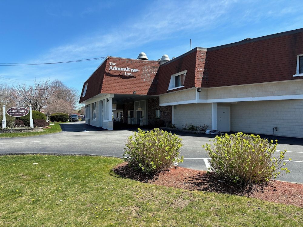 Admiralty Inn & Suites - a Red Collection Hotel 1