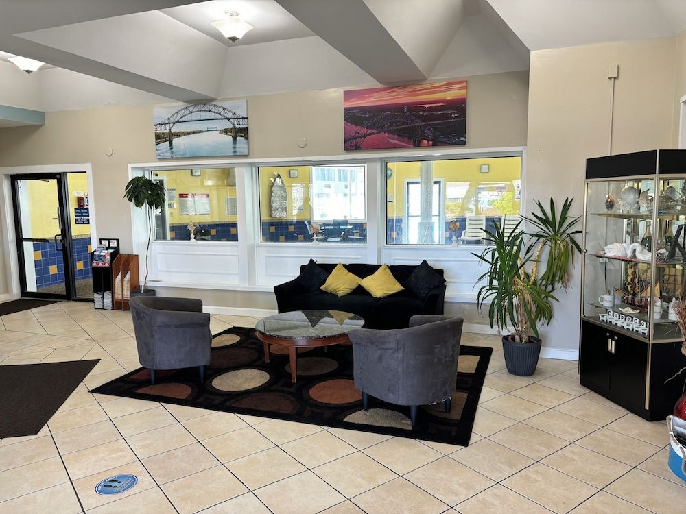 Admiralty Inn & Suites - a Red Collection Hotel 2