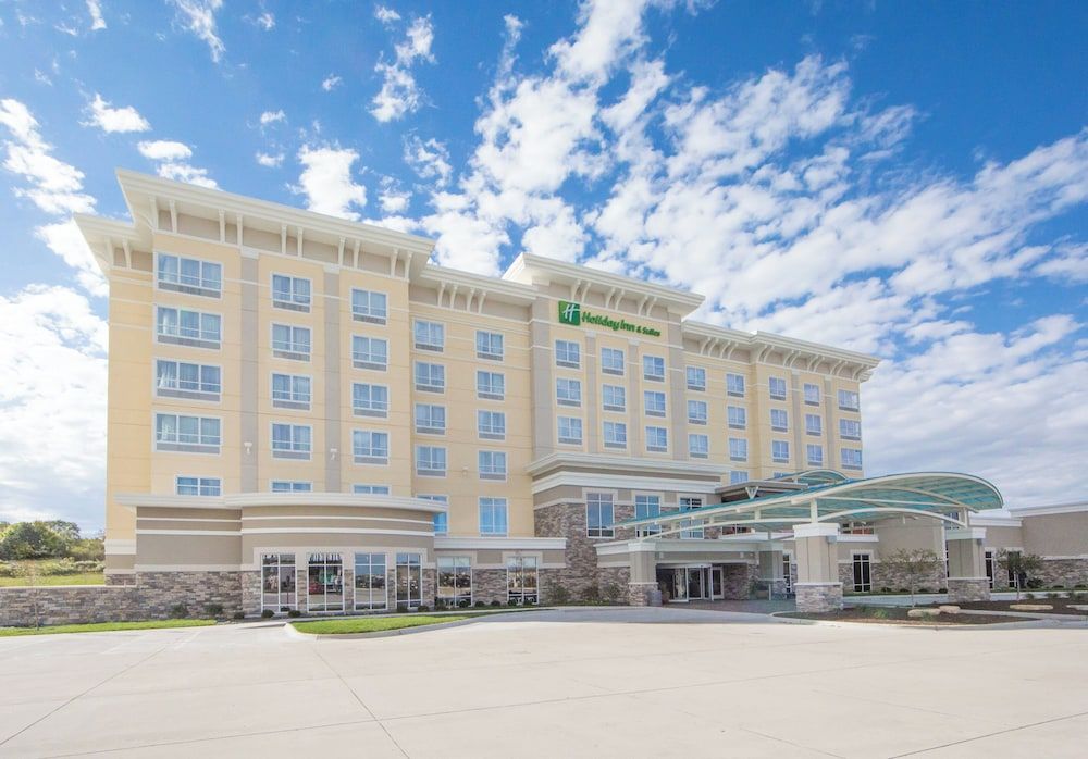 Holiday Inn & Suites DAVENPORT by IHG 1