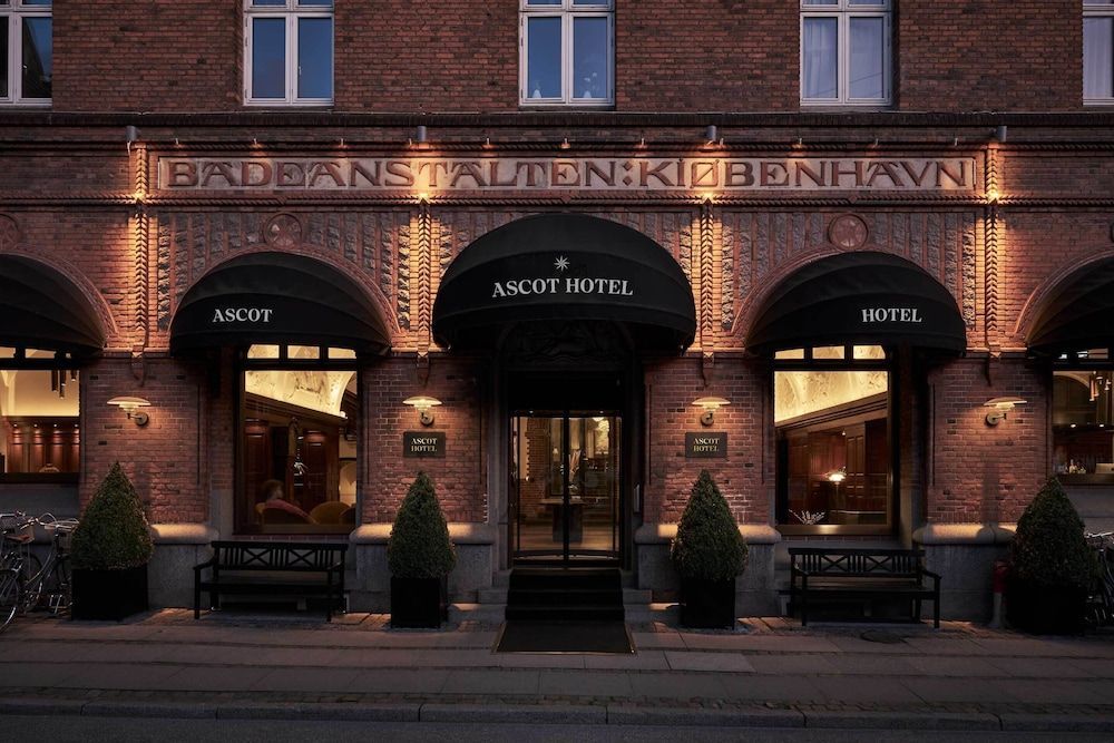 Ascot Hotel 1