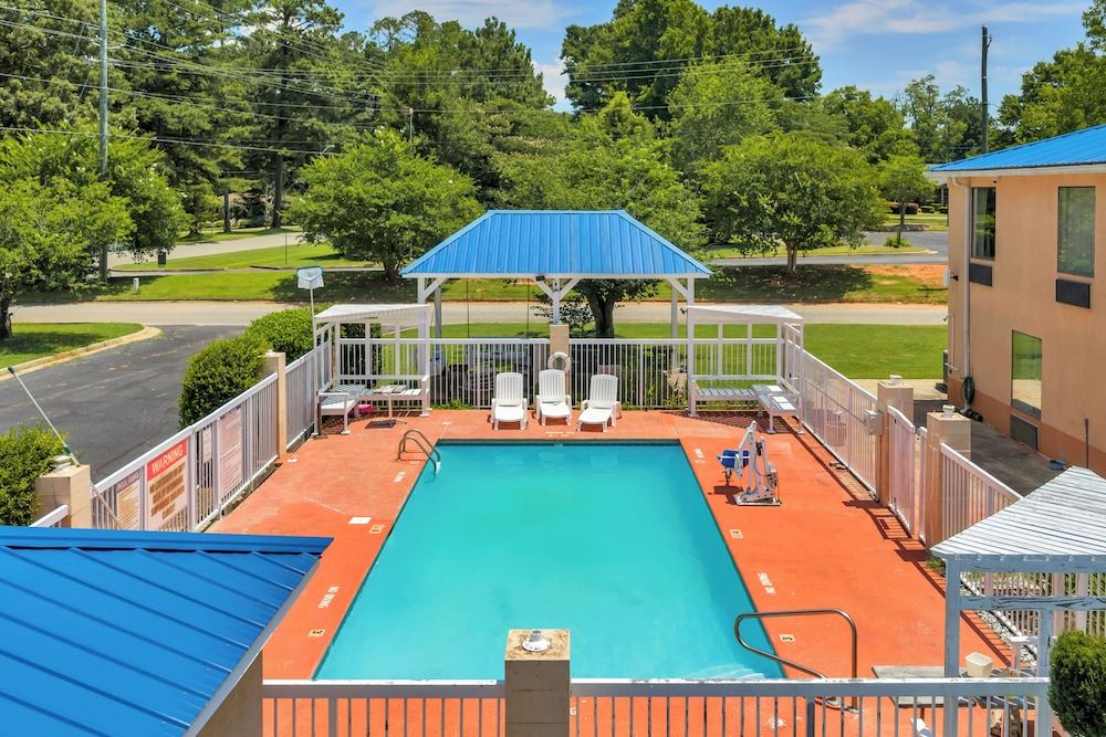 Gray Inn and Suites 1