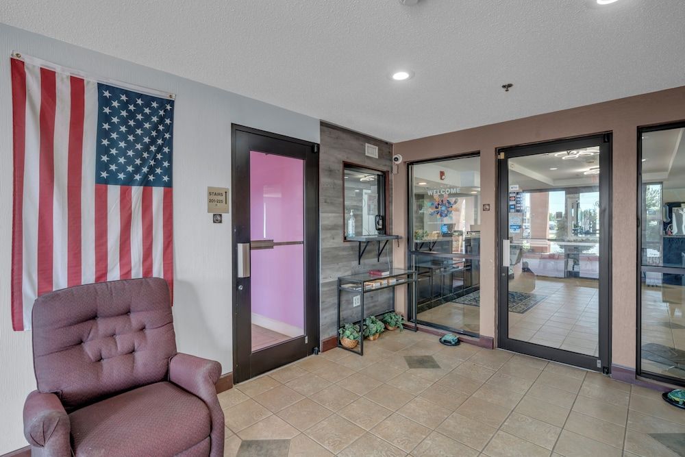 Gray Inn and Suites 2