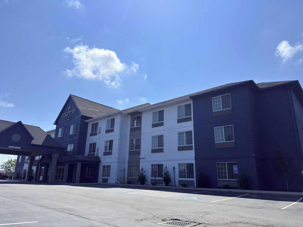 Country Inn & Suites by Radisson, Lima 1
