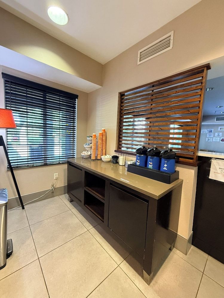 Country Inn & Suites by Radisson, Lima 2