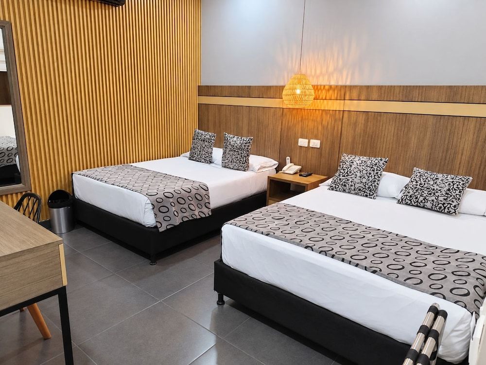 Hotel Merlott Lleras 1