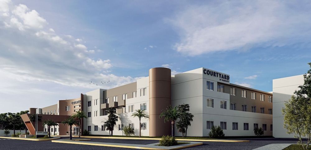 Courtyard by Marriott Playa del Carmen 1