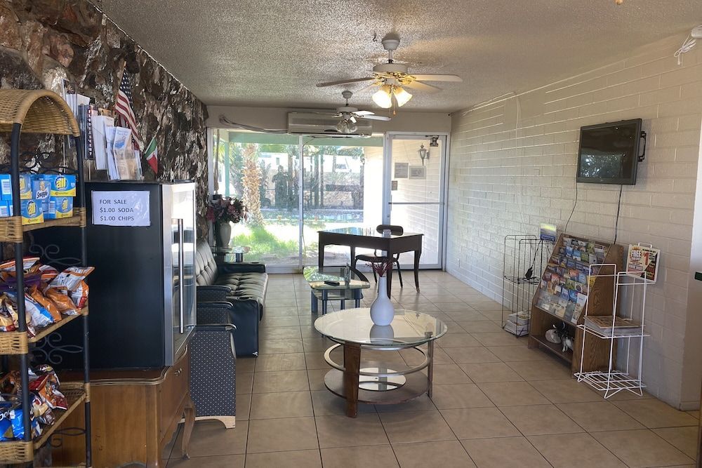 OYO Hotel Yuma AZ Desert Grove 2