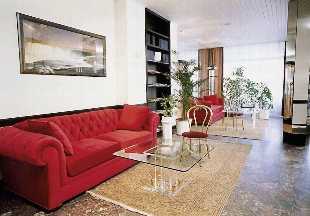 Hotel Montree 2