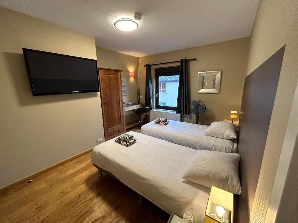 Race & Rooms 2