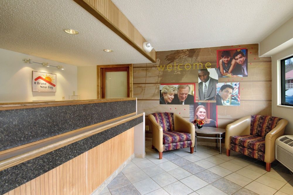 Red Roof Inn Parkersburg 2