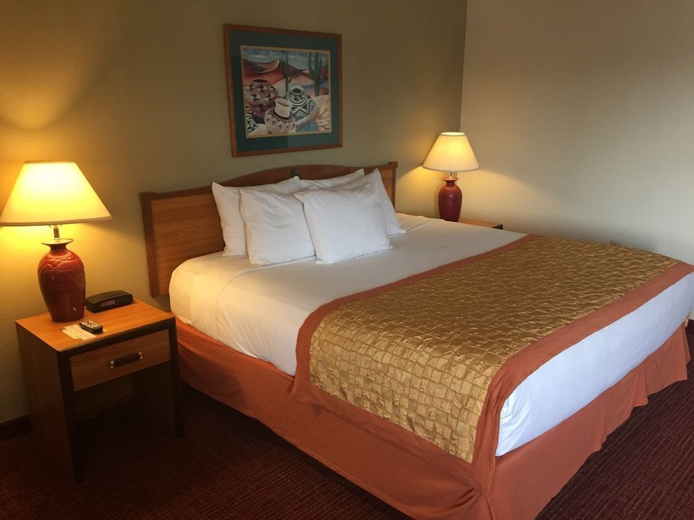 Hawthorn Suites by Wyndham Albuquerque 1