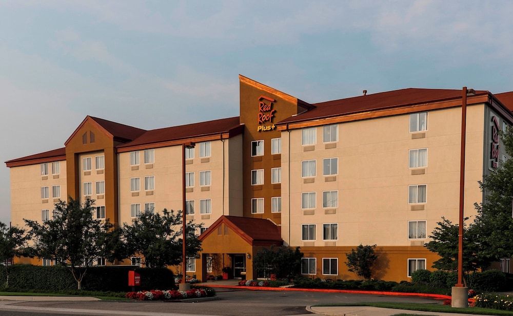 Red Roof Inn PLUS Long Island - Garden City 1