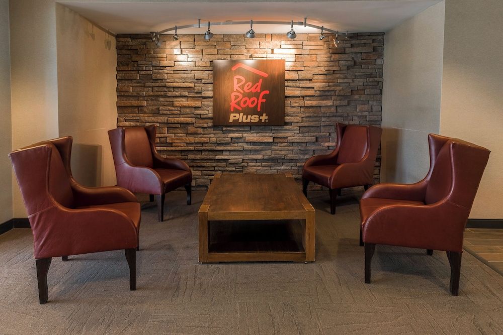 Red Roof Inn PLUS Long Island - Garden City 2