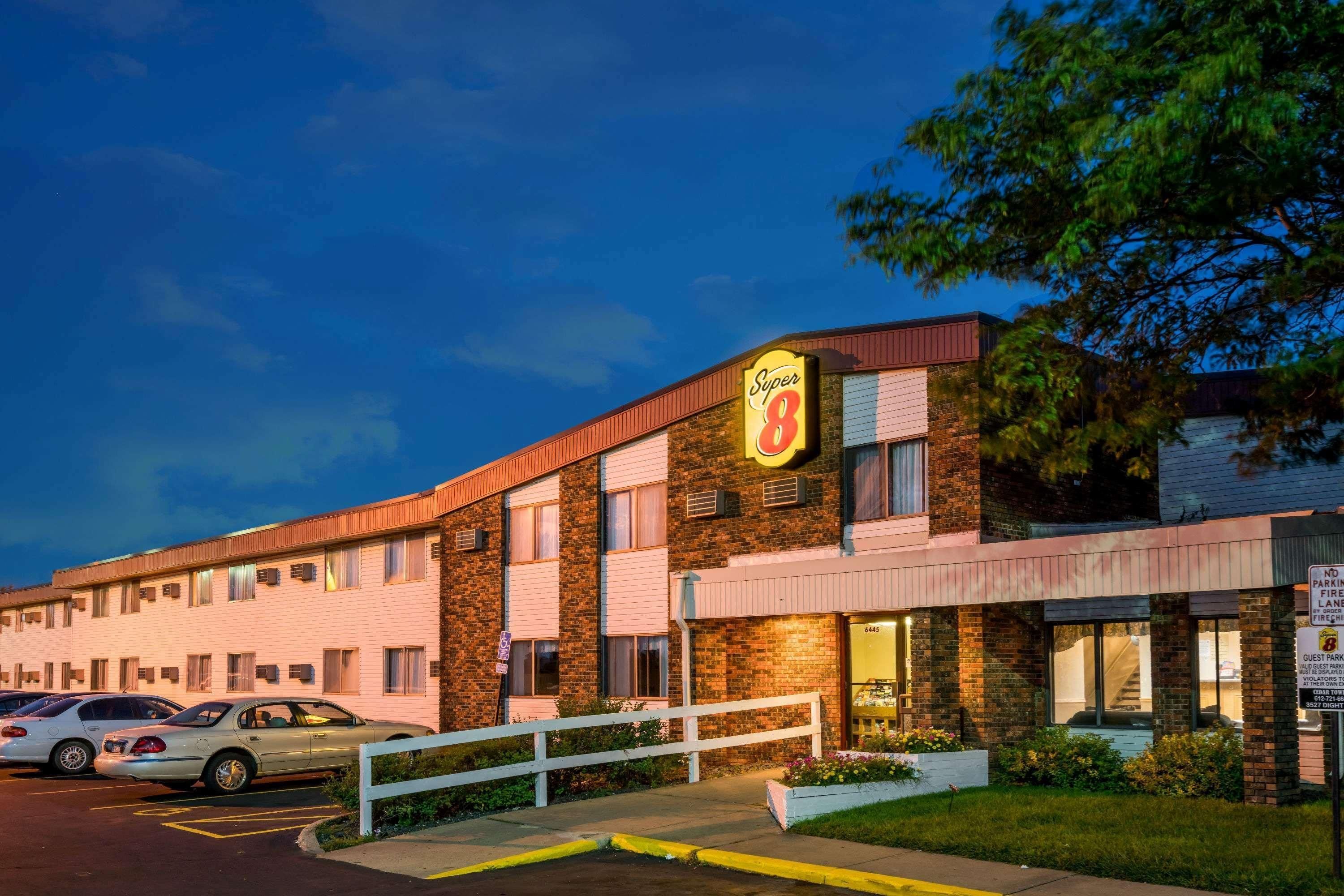 Super 8 by Wyndham Brooklyn Center/MPLS 2