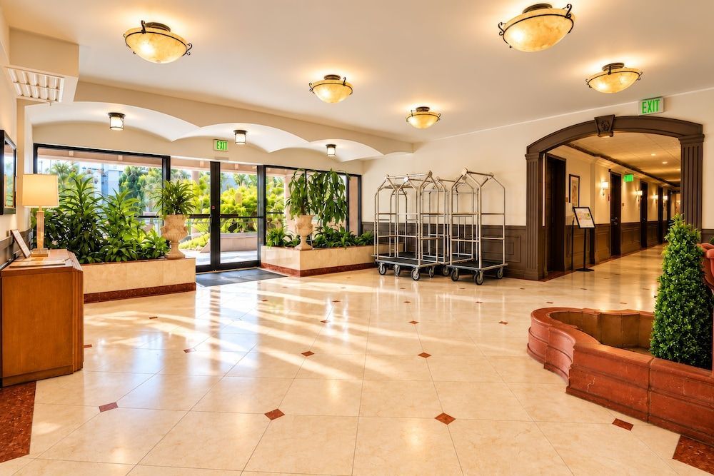 Hollywood Hotel 2