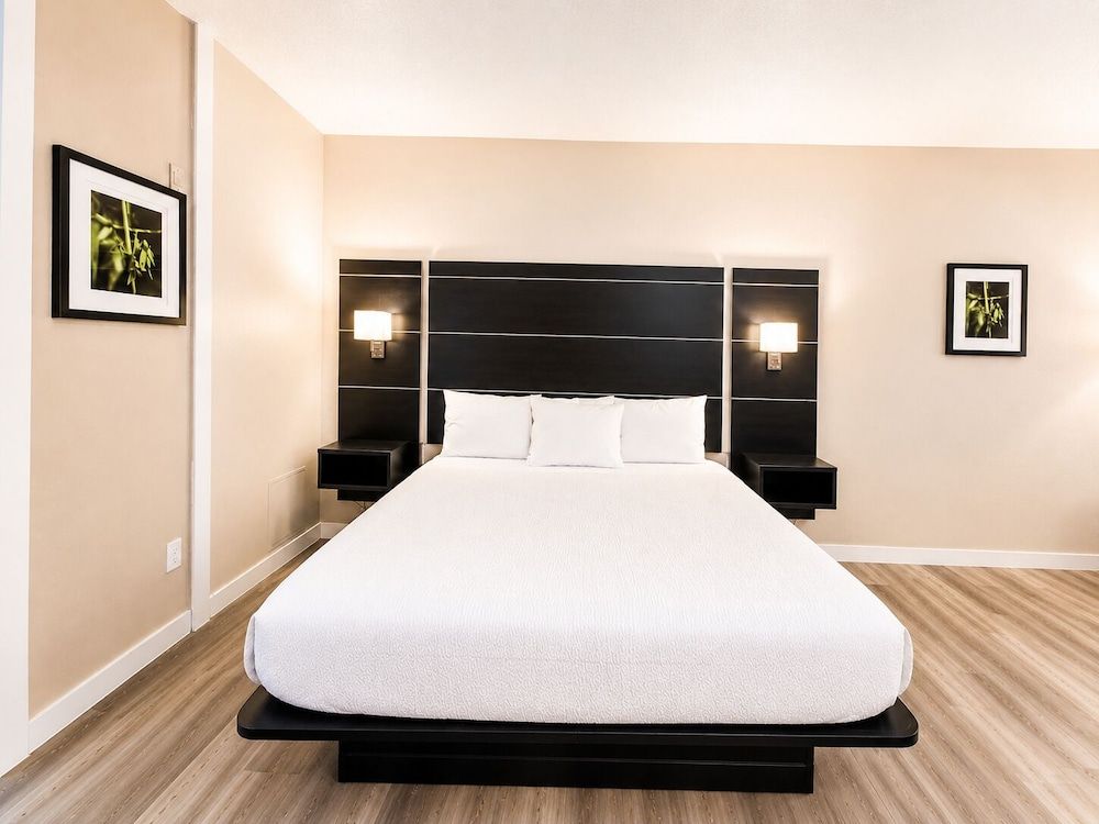 Blaine Town Inn & Suites 1