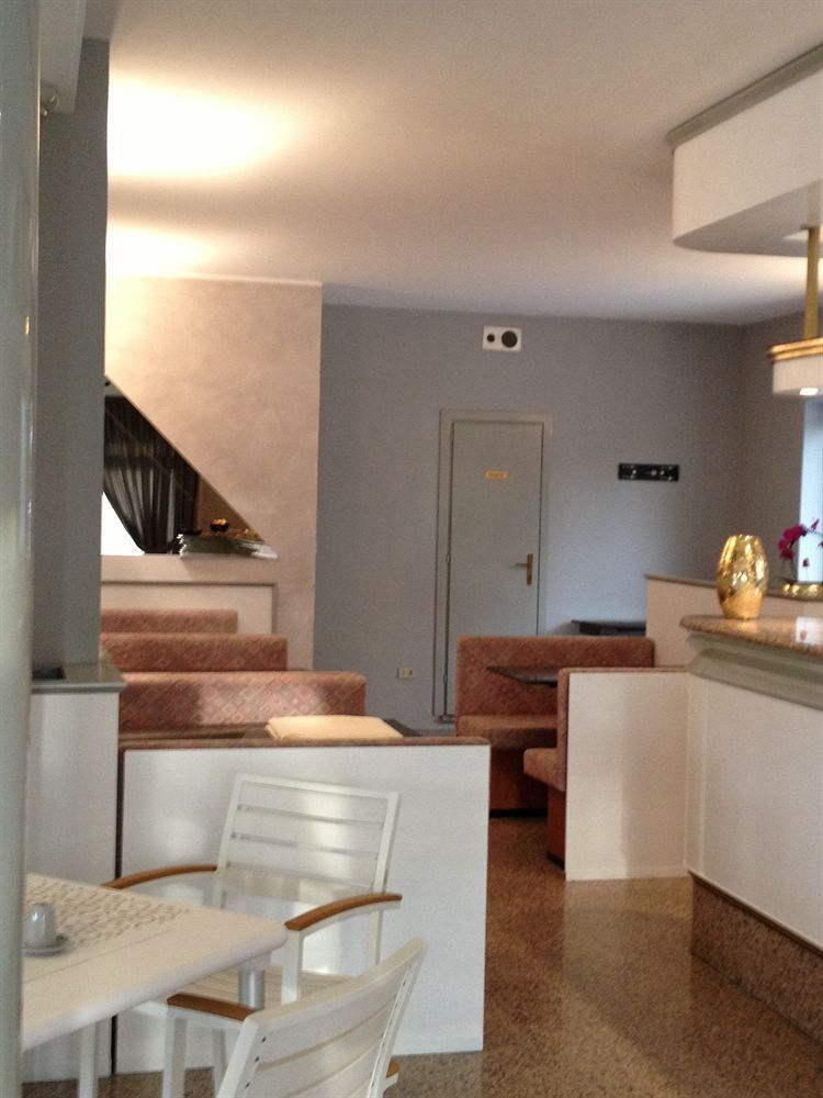 HOTEL VITTORIA 2