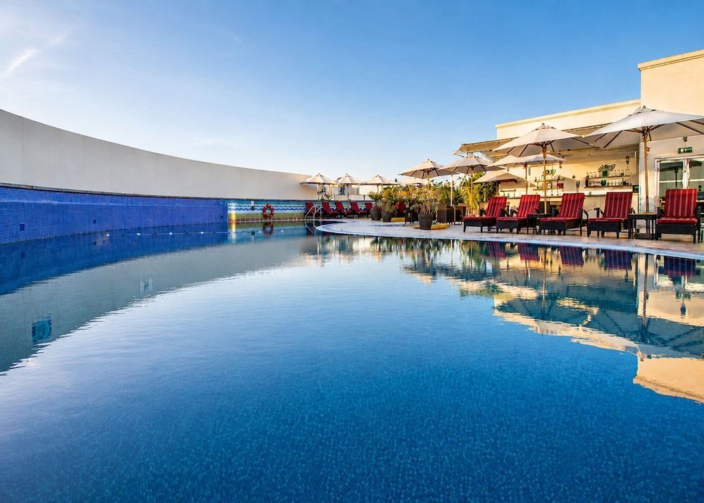Sunday Hotel Holiday International Dubai 1