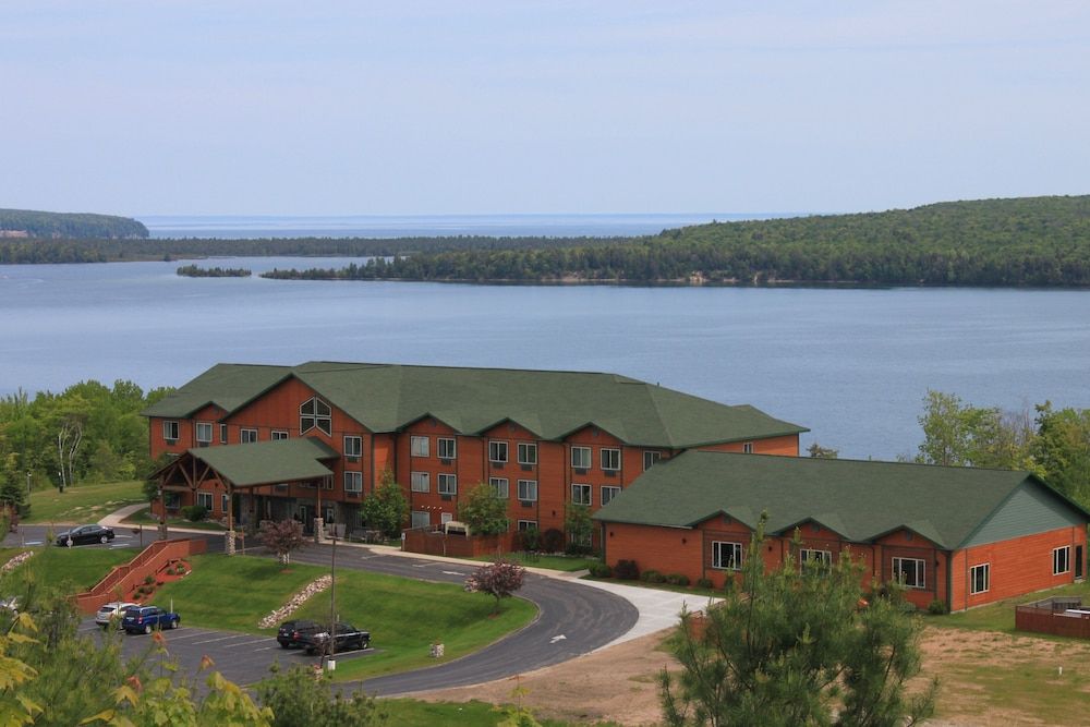 Holiday Inn Express Munising-Lakeview Hotel By IHG 1
