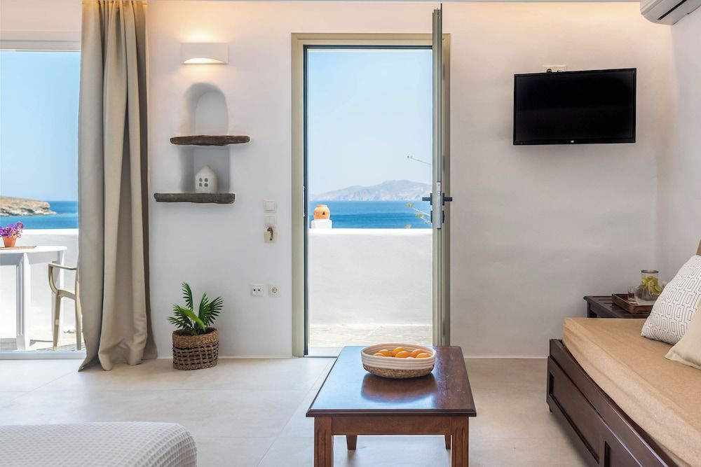 Cavos Hotel & Suites 2