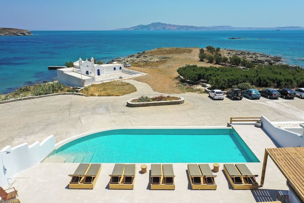 Cavos Hotel & Suites 1