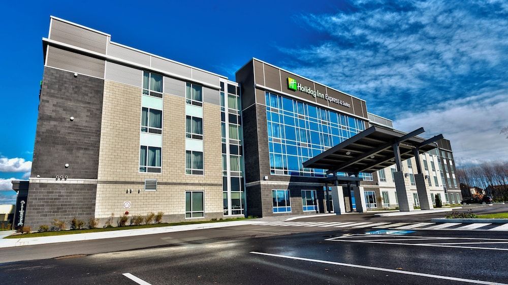 Holiday Inn Express & Suites VAUDREUIL - DORION by IHG 1